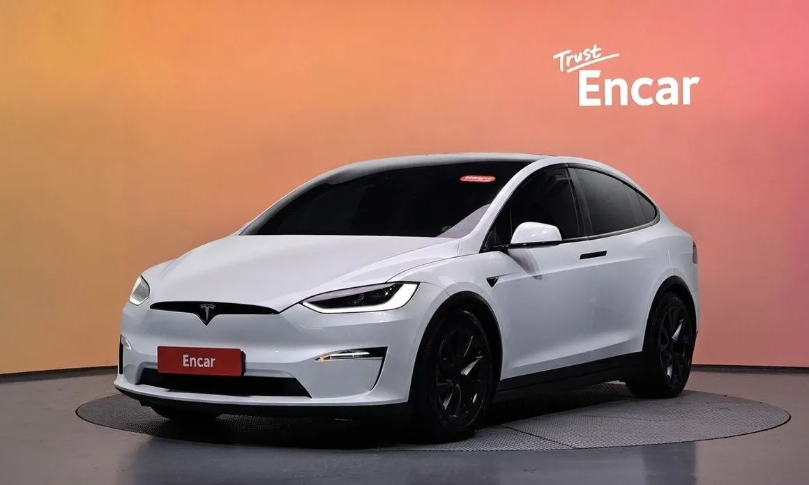 Tesla Model X — фото 1