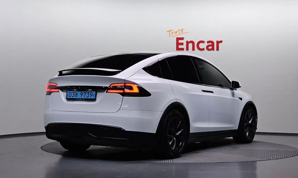 Tesla Model X — фото 2