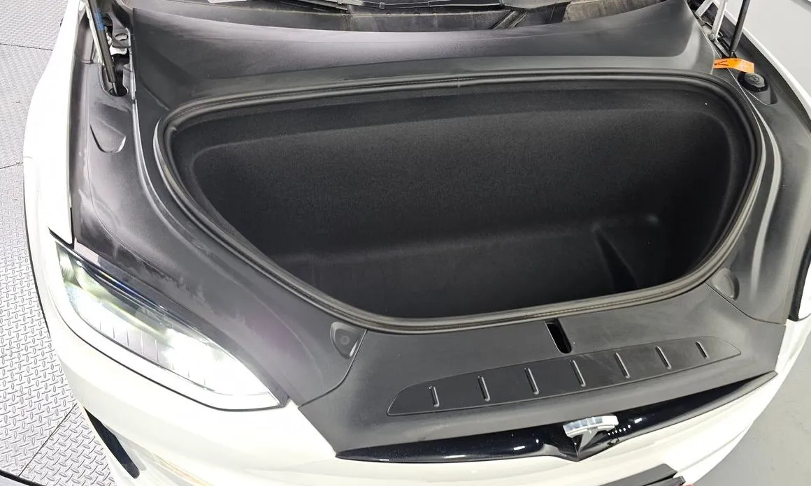 Tesla Model X — фото 9