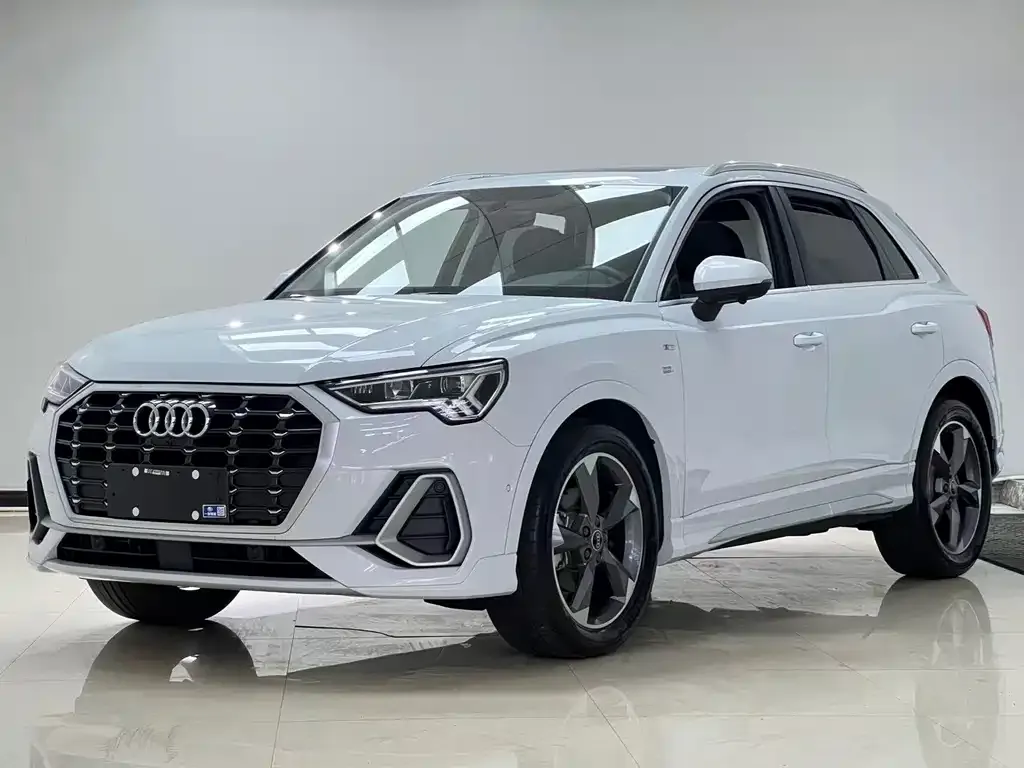 Audi Q3 — фото 1