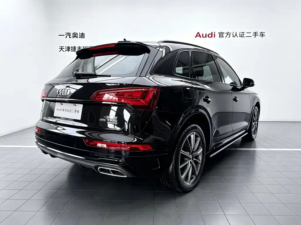 Audi Q5L — фото 9