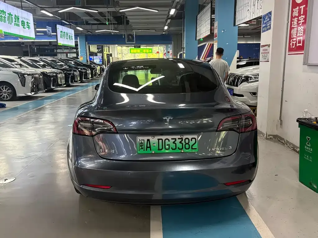 Tesla Model 3 — фото 4