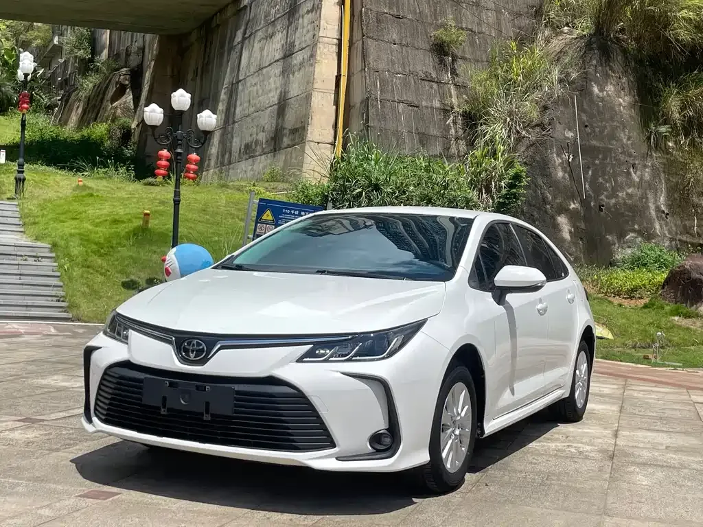 Toyota Corolla — фото 1
