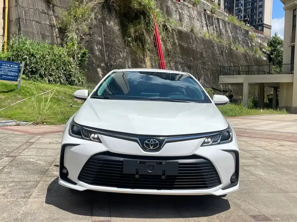 Toyota Corolla — фото 8