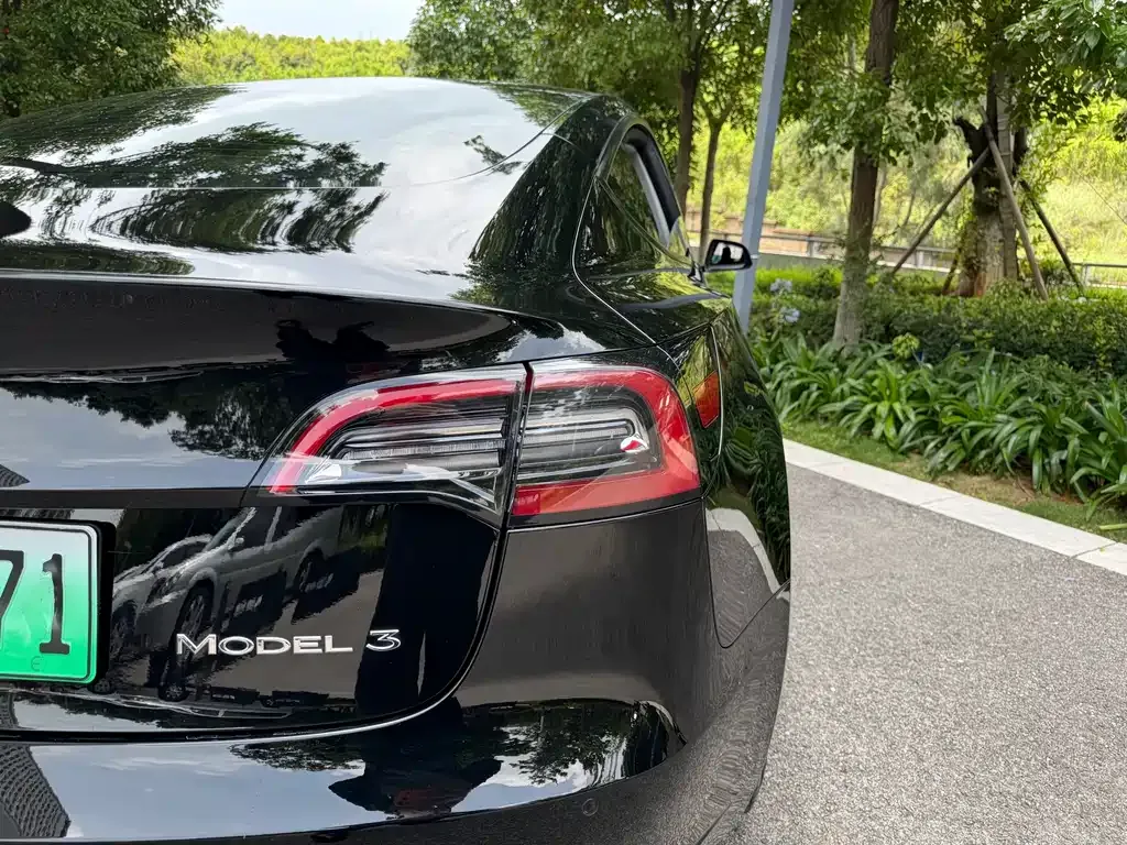 Tesla Model 3 — фото 7