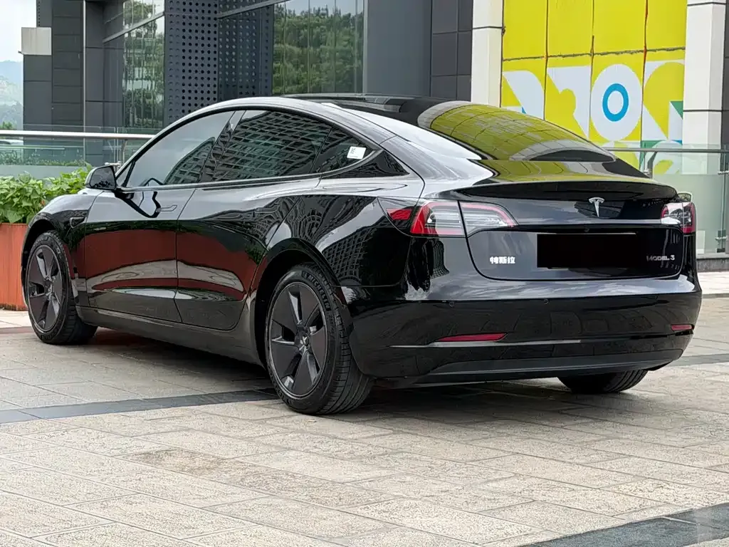 Tesla Model 3 — фото 9
