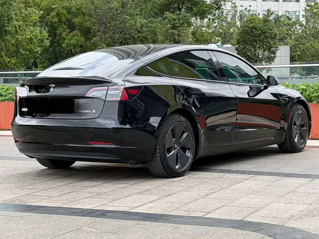 Tesla Model 3 — фото 10