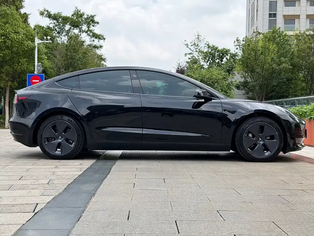 Tesla Model 3 — фото 8