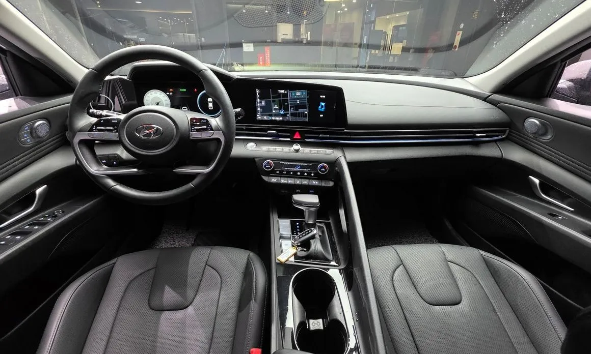 Hyundai AVANTE — фото 3