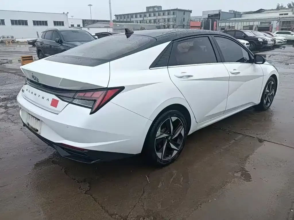 Hyundai Elantra — фото 2