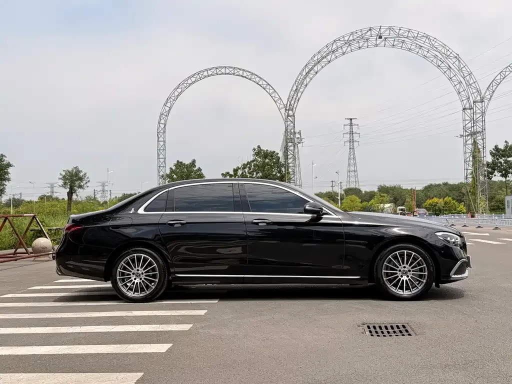 Mercedes-Benz E-Class — фото 2