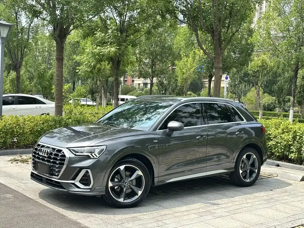 Audi Q3 — фото 1