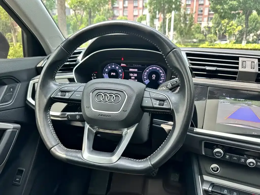 Audi Q3 — фото 8