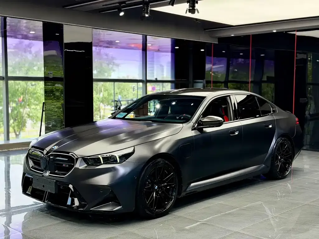 BMW M5 New Energy — фото 1