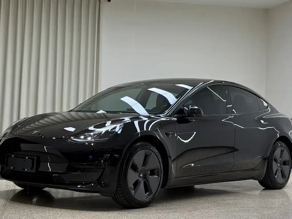 Tesla Model 3 — фото 1