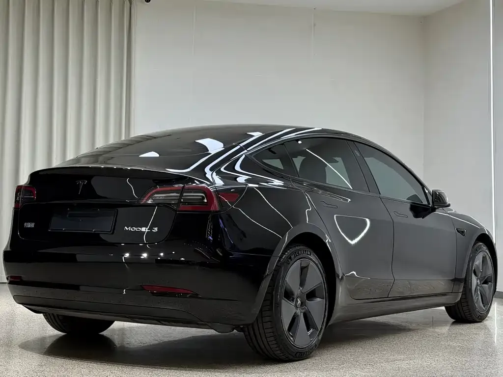 Tesla Model 3 — фото 8