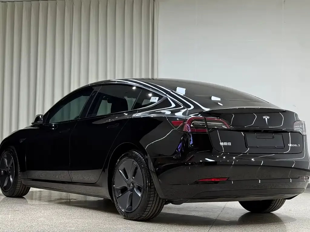 Tesla Model 3 — фото 2