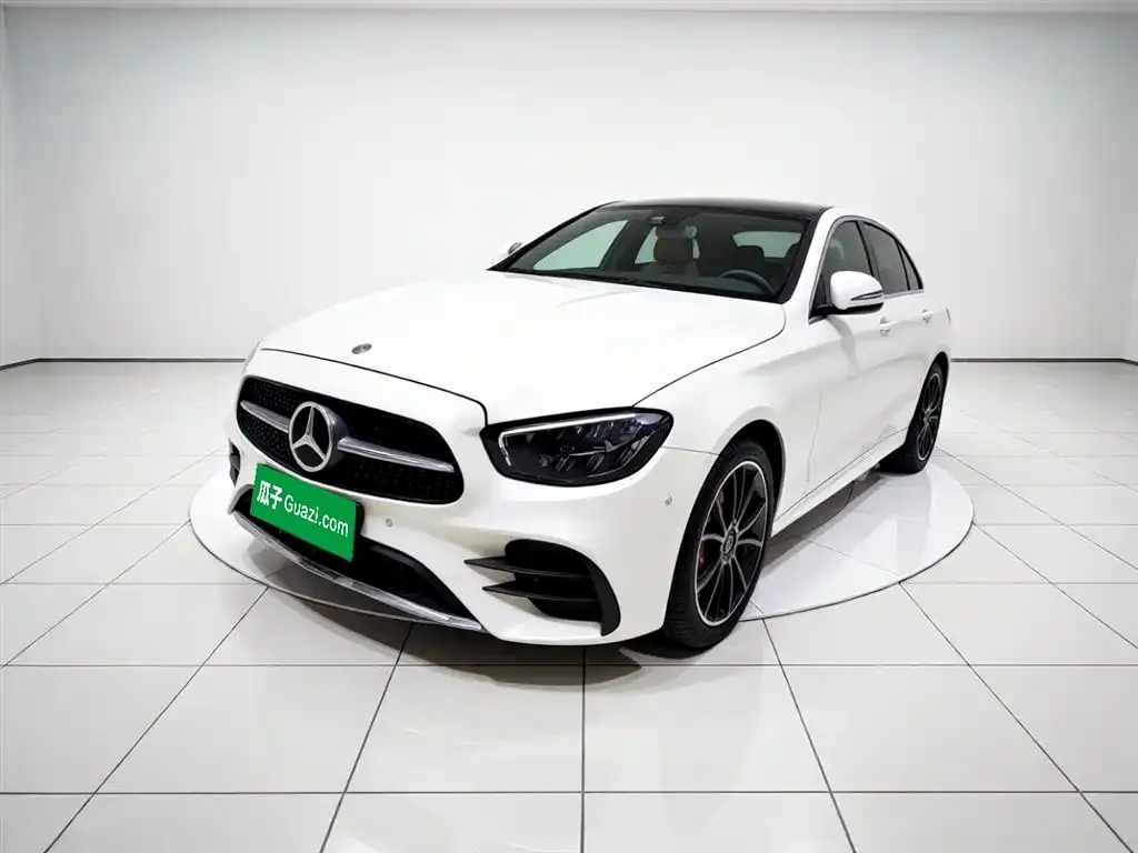 Mercedes-Benz E-Class — фото 1