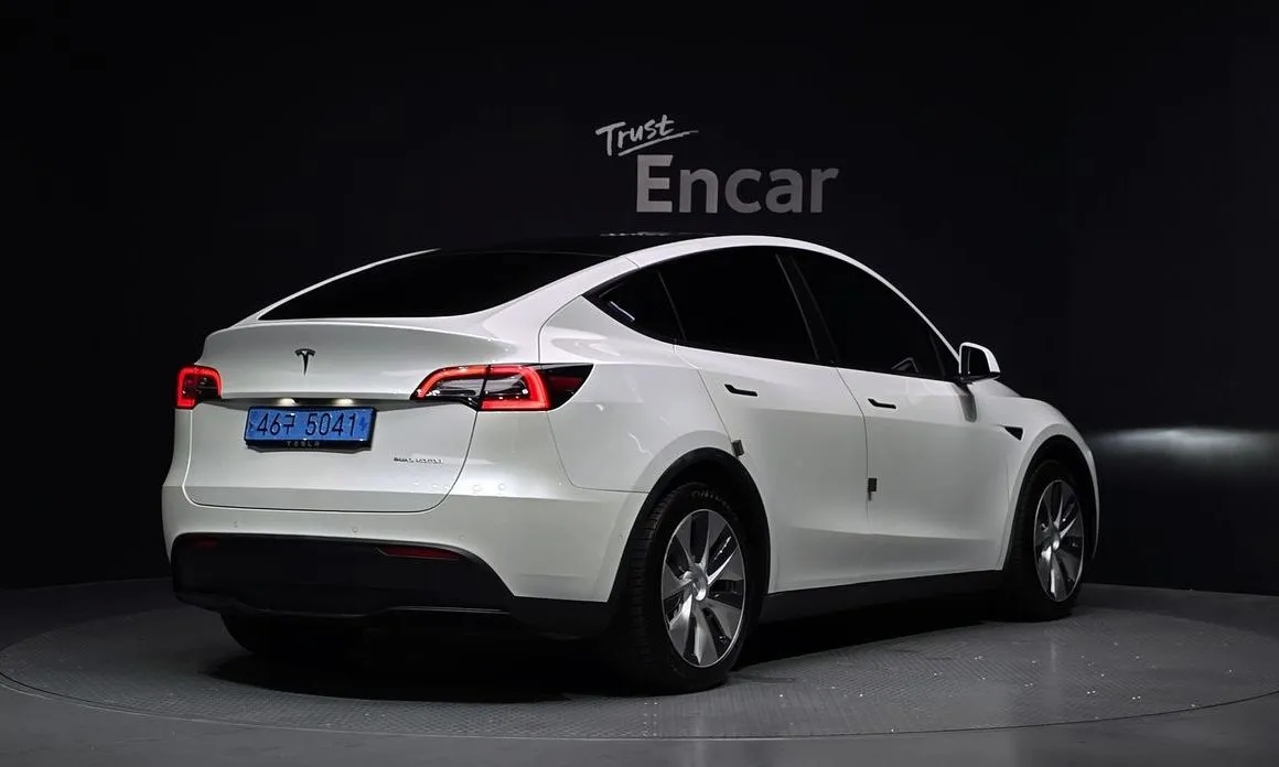 Tesla Model Y — фото 3