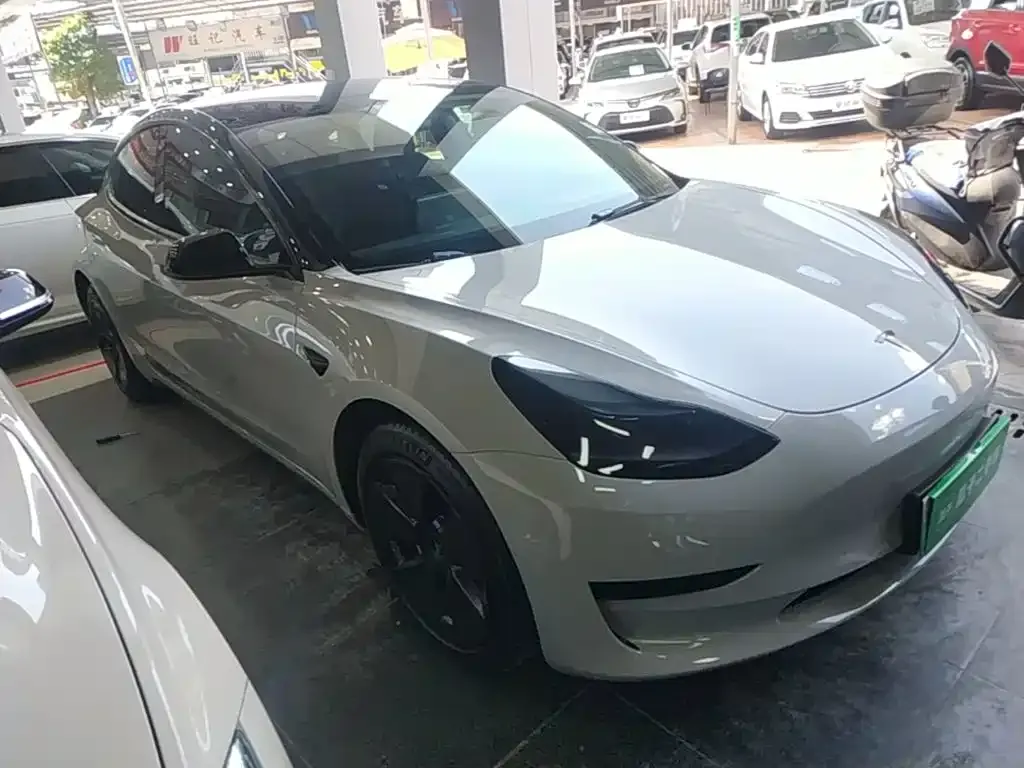 Tesla Model 3 — фото 8