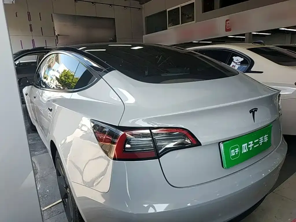 Tesla Model 3 — фото 2