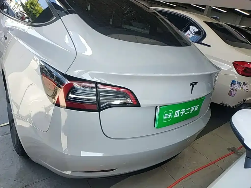 Tesla Model 3 — фото 10