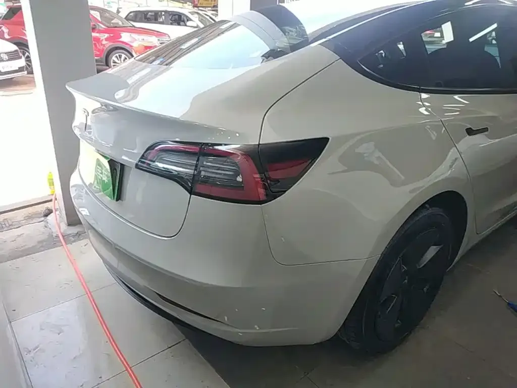 Tesla Model 3 — фото 3