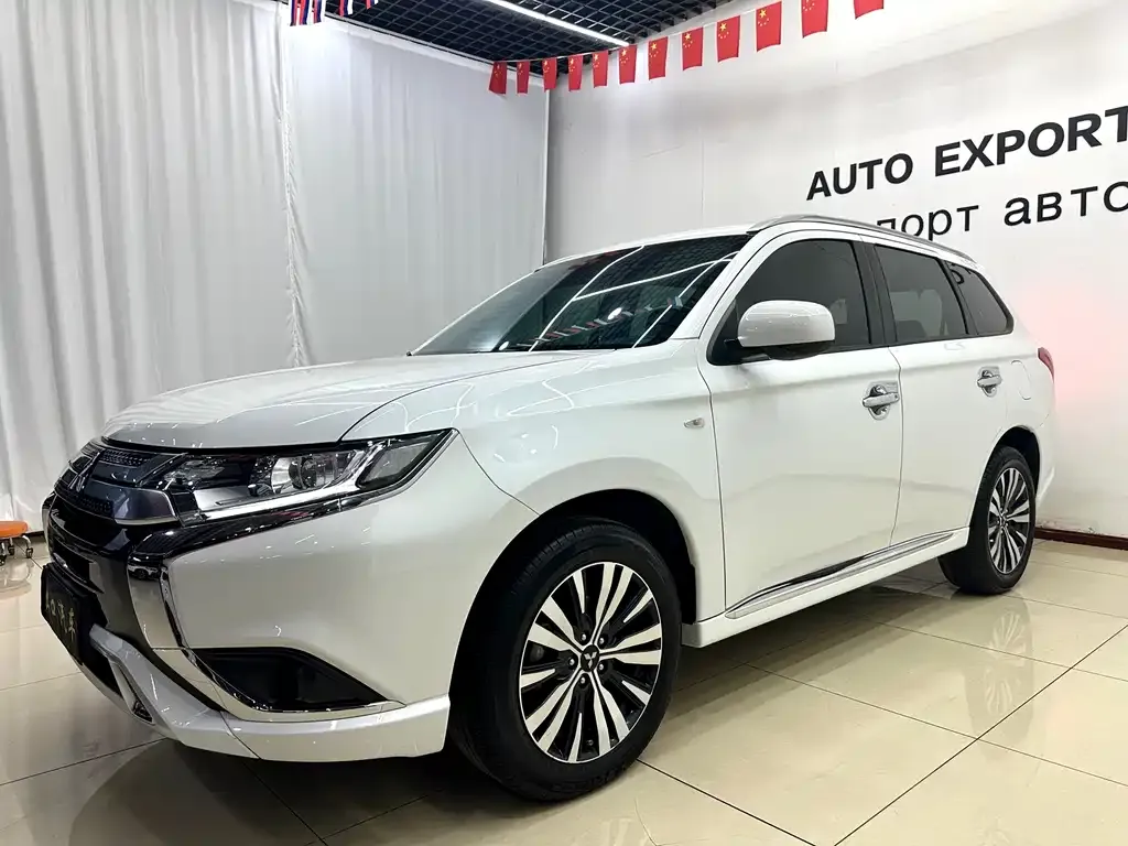 Mitsubishi Outlander — фото 5