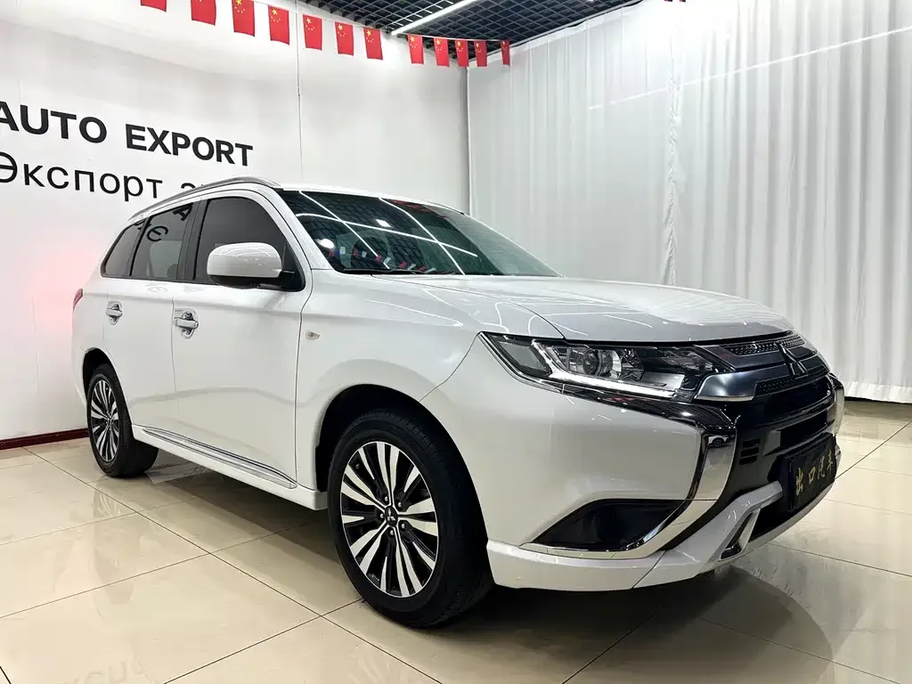 Mitsubishi Outlander — фото 3