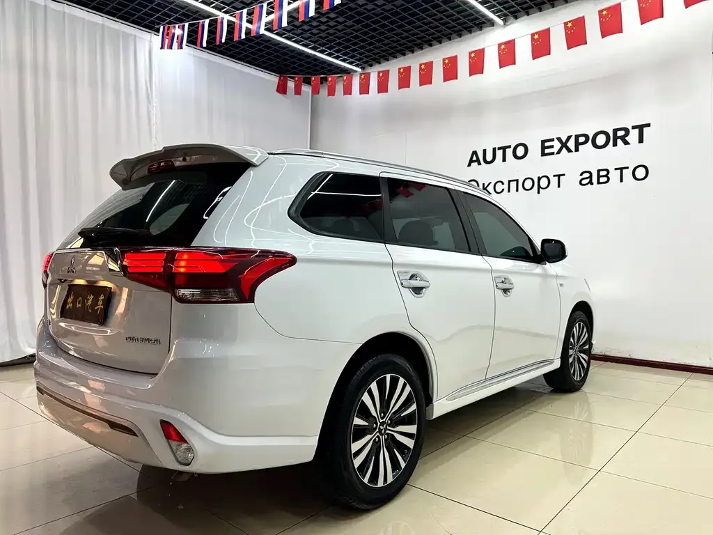 Mitsubishi Outlander — фото 8