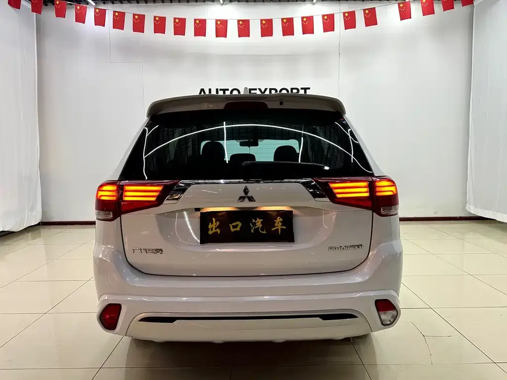 Mitsubishi Outlander — фото 2