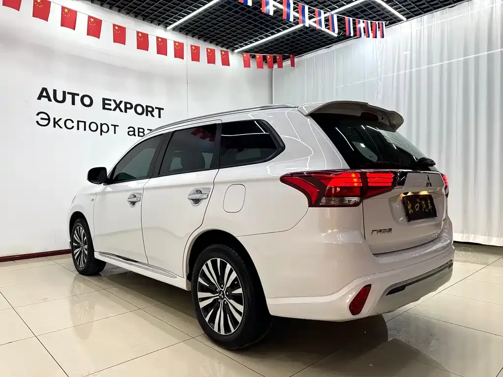 Mitsubishi Outlander — фото 6