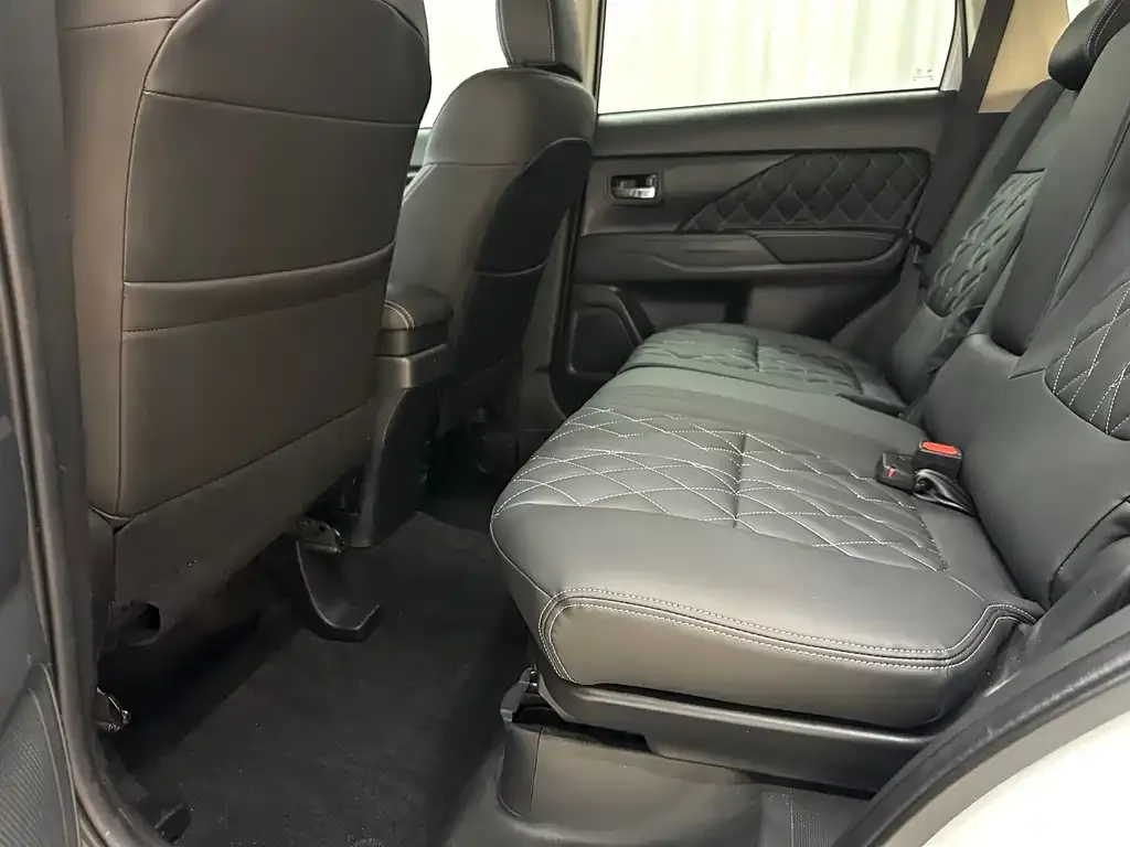 Mitsubishi Outlander — фото 4