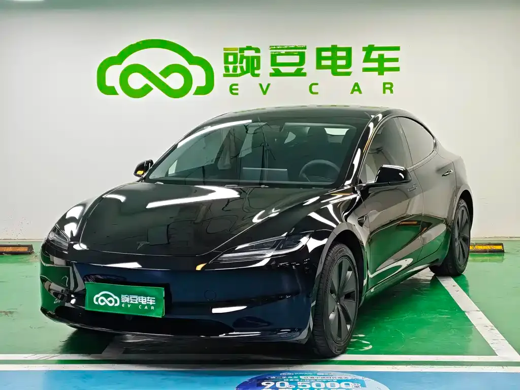Tesla Model 3 — фото 1