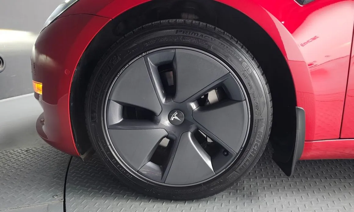 Tesla Model 3 — фото 10