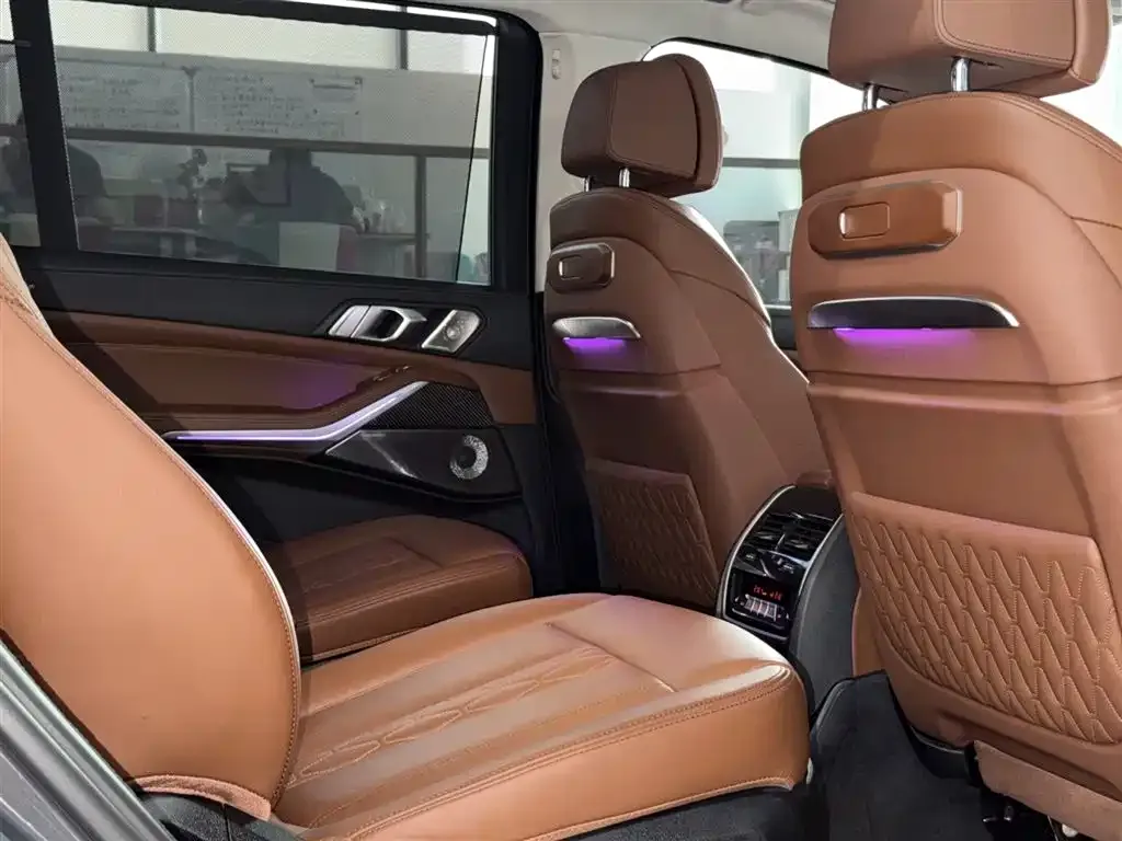 BMW X7 M60i 2023 из CN, фото 2