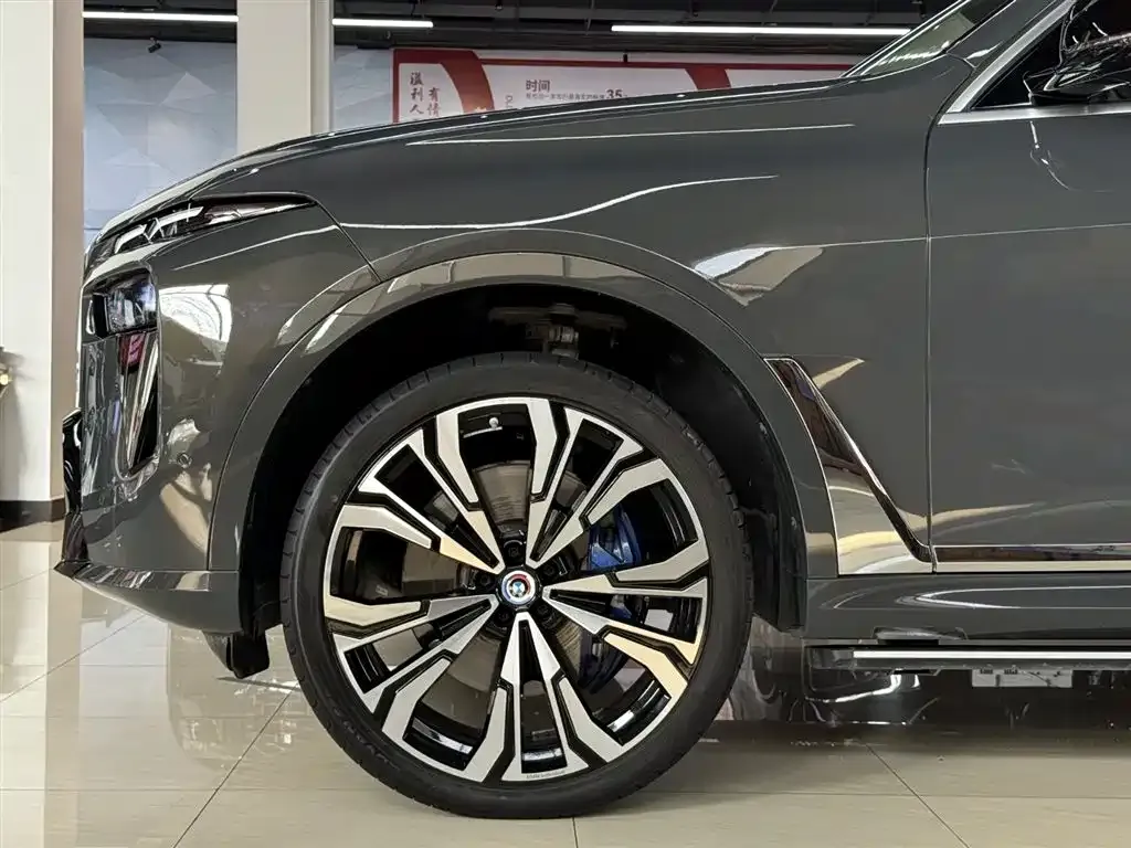 BMW X7 M60i 2023 из CN, фото 9
