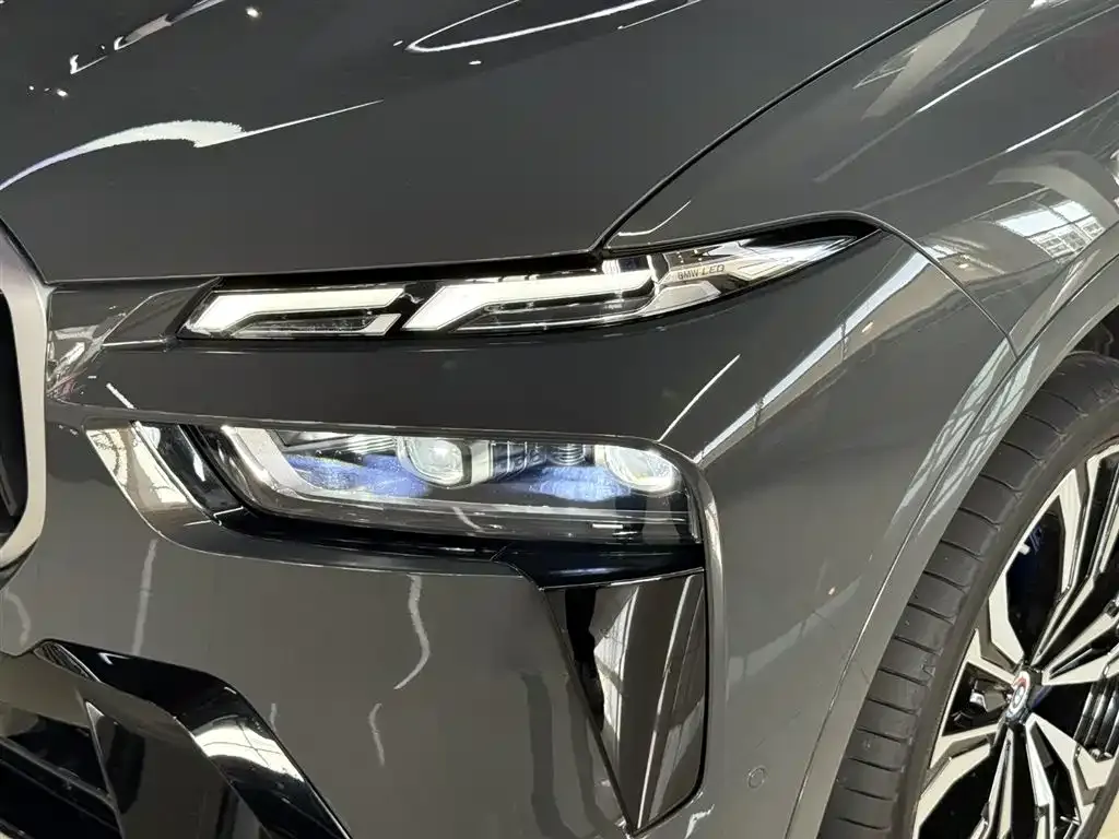 BMW X7 M60i 2023 из CN, фото 7