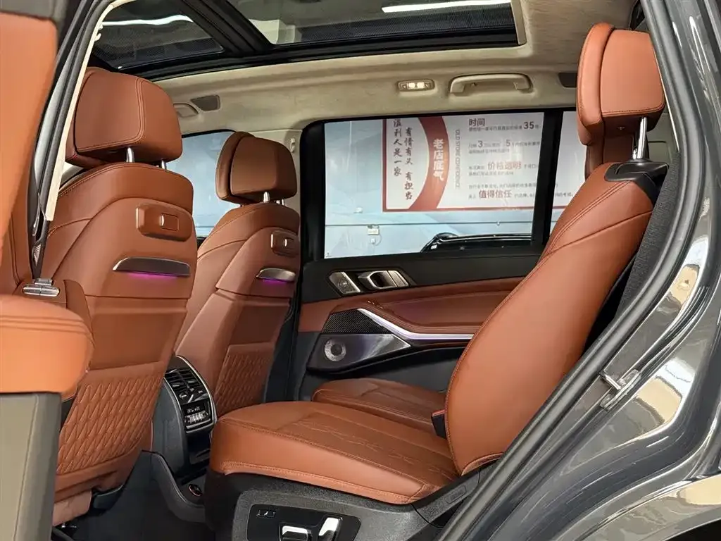 BMW X7 M60i 2023 из CN, фото 10