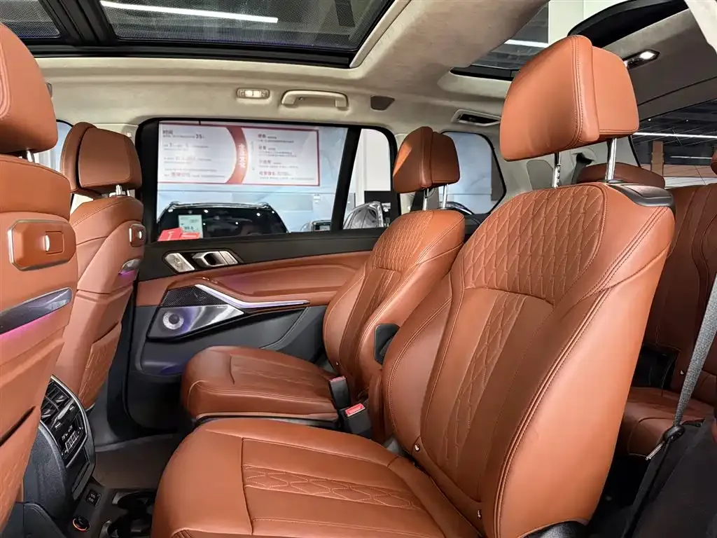 BMW X7 M60i 2023 из CN, фото 3