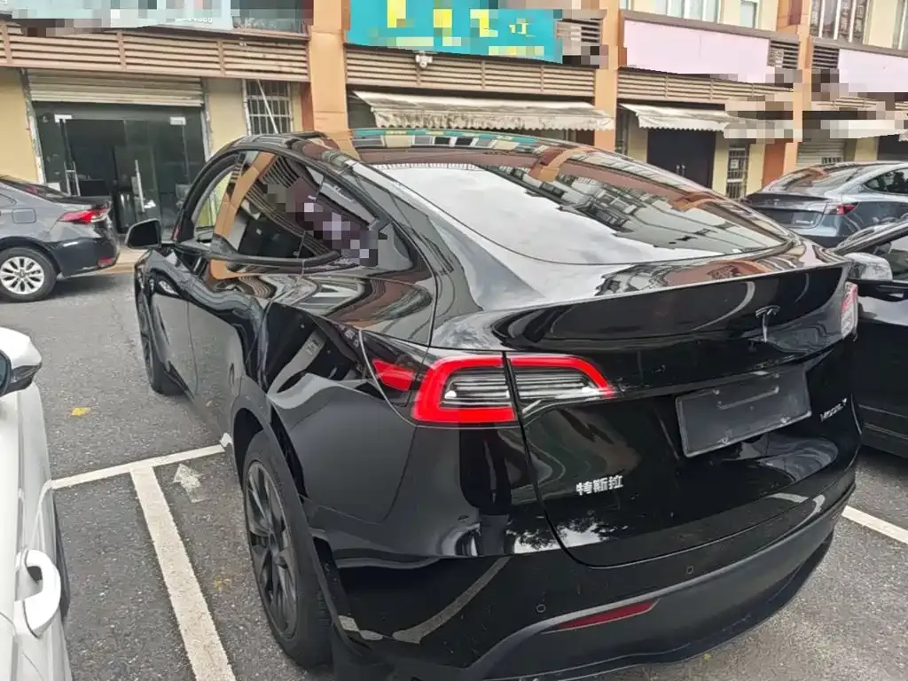 Tesla Model Y — фото 6