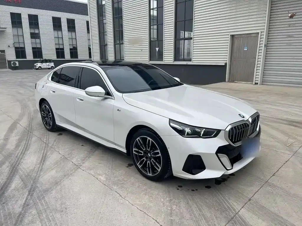 BMW 5 Series — фото 10