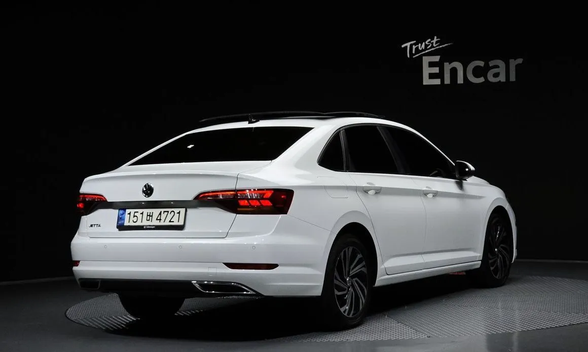 Volkswagen Jetta — фото 5