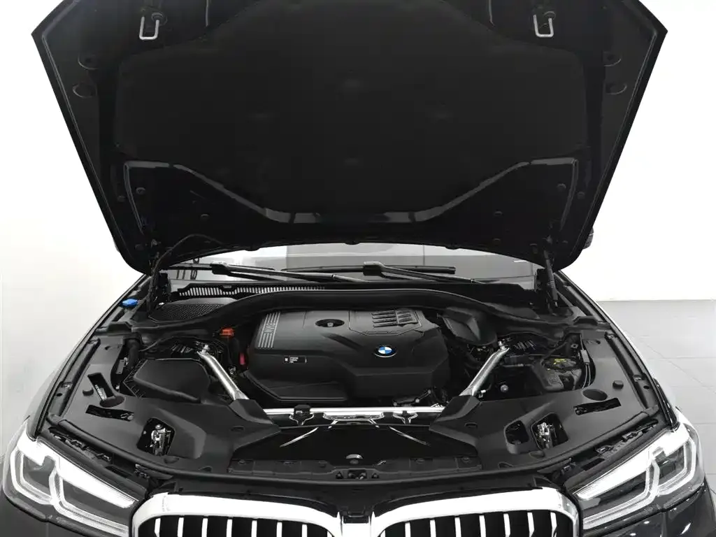BMW 5 Series — фото 9