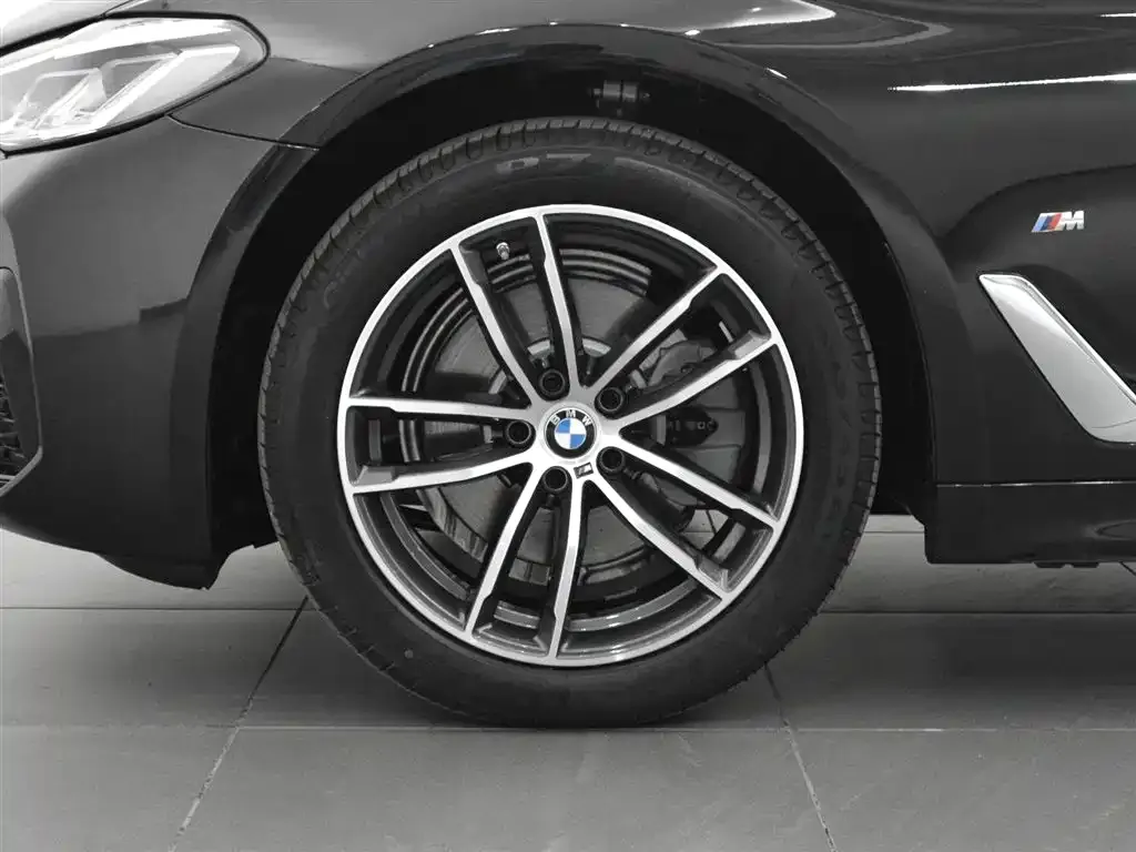BMW 5 Series — фото 6