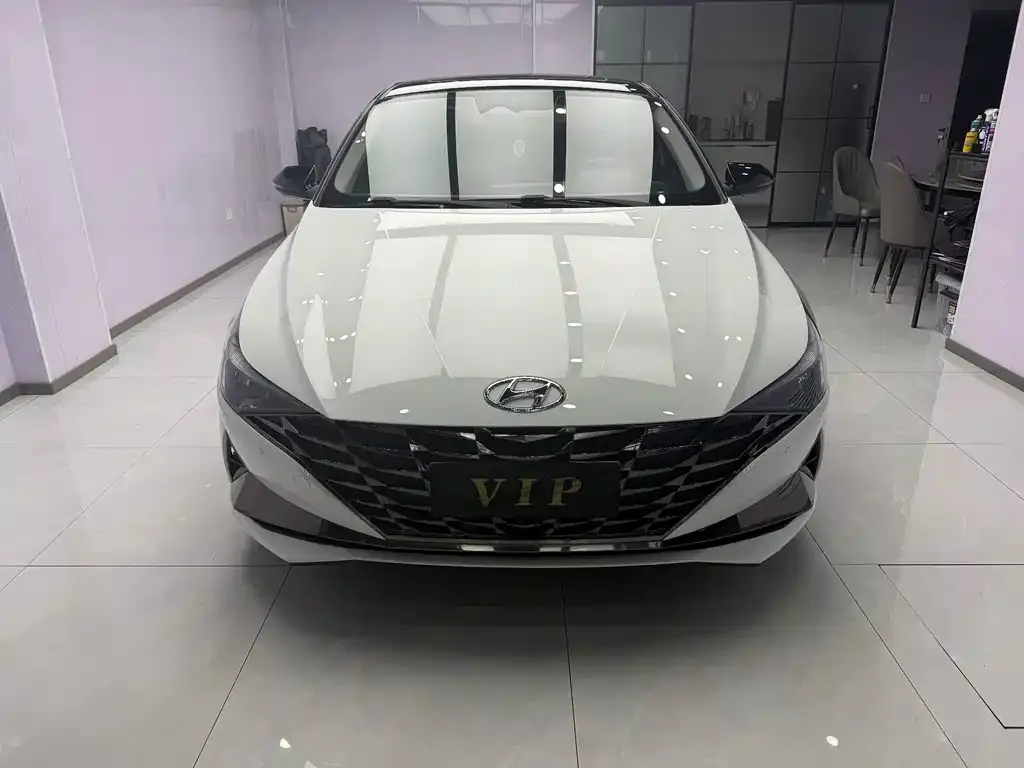 Hyundai Elantra — фото 3