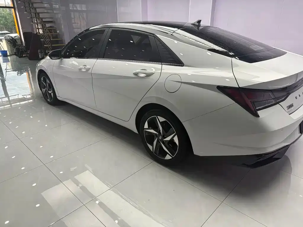 Hyundai Elantra — фото 9