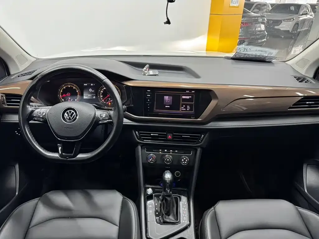 Volkswagen Tharu — фото 9