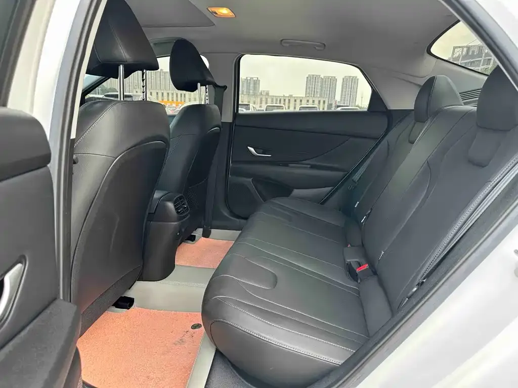 Hyundai Elantra — фото 10