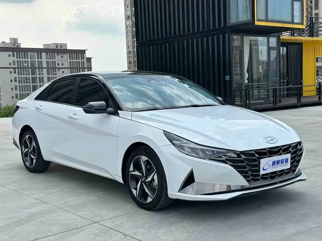 Hyundai Elantra — фото 8